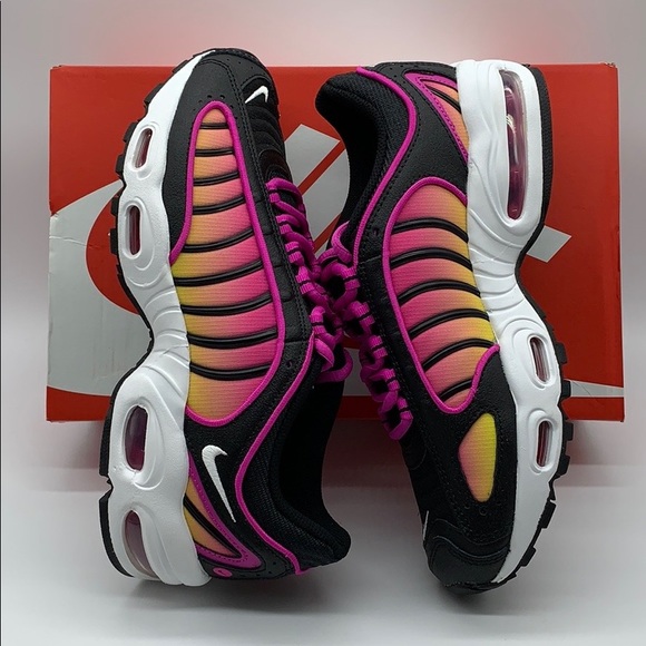 nike air max tailwind pink